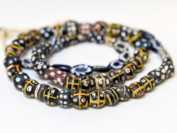 2406】ANTIQUEヴェネチアントレードビーズミックス一連4,とんぼ玉