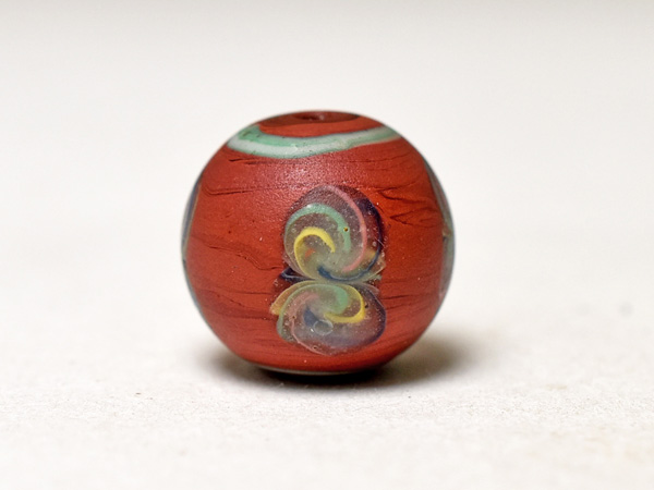 2508】江戸とんぼ玉 多色渦巻紋様の臙脂色中小玉1,とんぼ玉