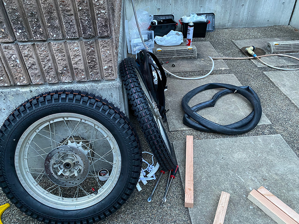 セローのタイヤ交換（IRC TRIAL WINNER TR-011 TOURIST） | ボルトで