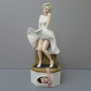 バーボンウイスキー マリリンモンロー陶器ボトル 七年目の浮気 をお