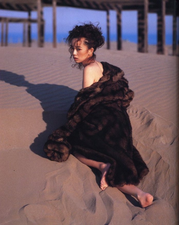 RIONA / 写真： 篠山紀信 モデル： 葉月里緒菜 | 小宮山書店 KOMIYAMA