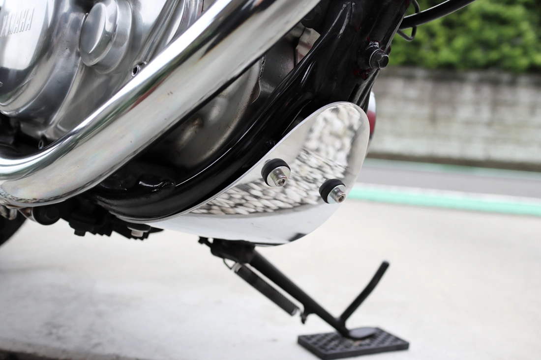 SR400アルミ製 WM ダブルエム アンダーガードに交換した。 - BABEL