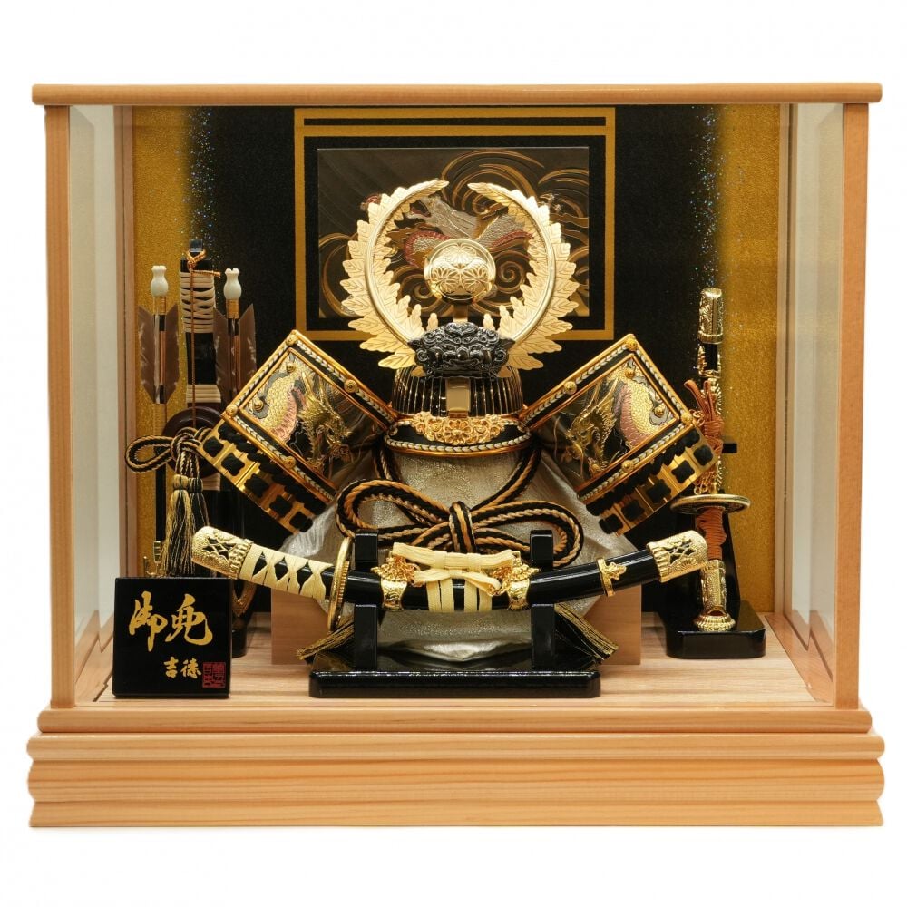 五月人形】兜飾り ケース飾り「徳川家康歯朶の葉前立て木目調