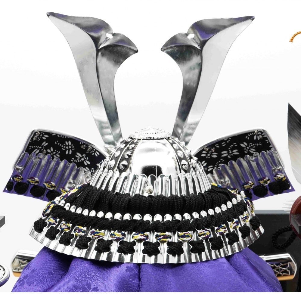 五月人形】兜飾り ケース飾り「銀色立体鍬形クリームイエロー