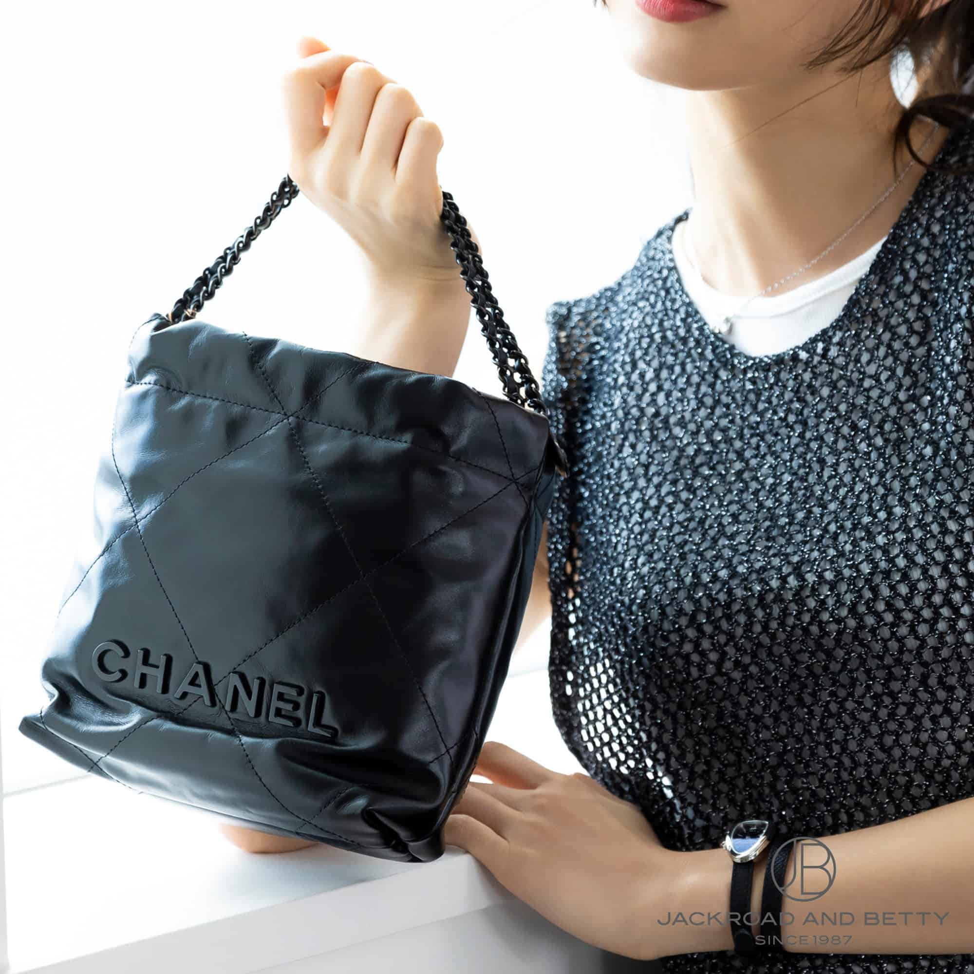 CHANEL 22 ミニ ハンドバック ブラック 黒[AS3980 B09220 94305