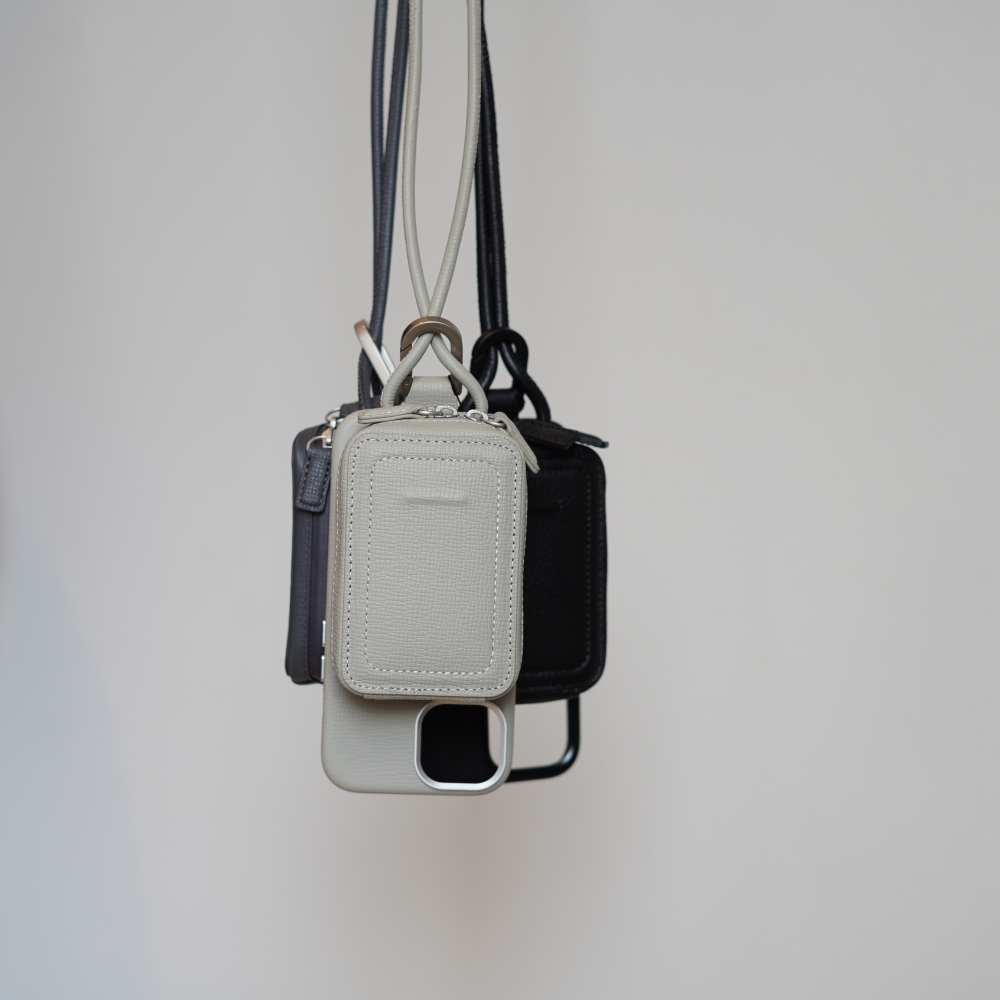 objcts.io / レザーストラップ付き iphone アクセサリー - マイクロバッグ