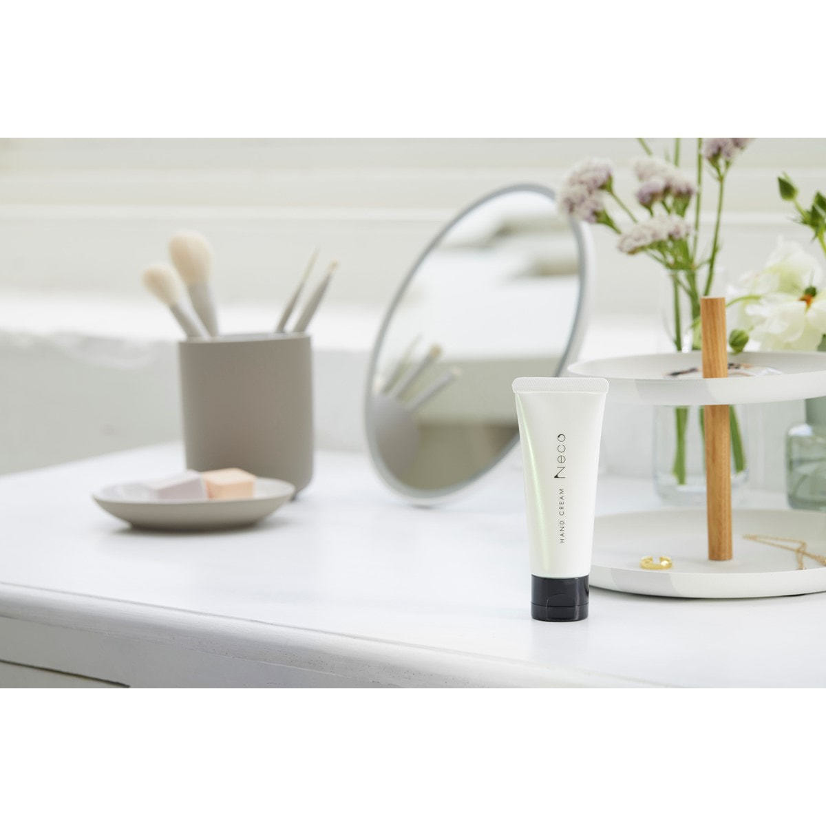 アジュバン ネコ ハンドクリーム 40gの卸・通販 | ビューティガレージ