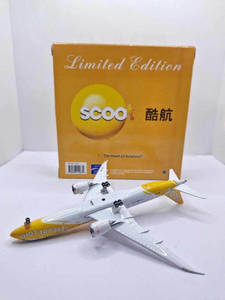 Phoenix 1:400 Scoot 9V-OJA Boeing 787-9 - Bedfordshire Diecast