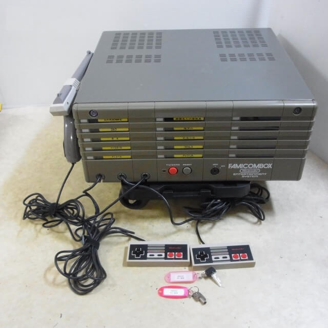 ファミリーコンピュータ『ファミコンボックス（要コントローラー、鍵
