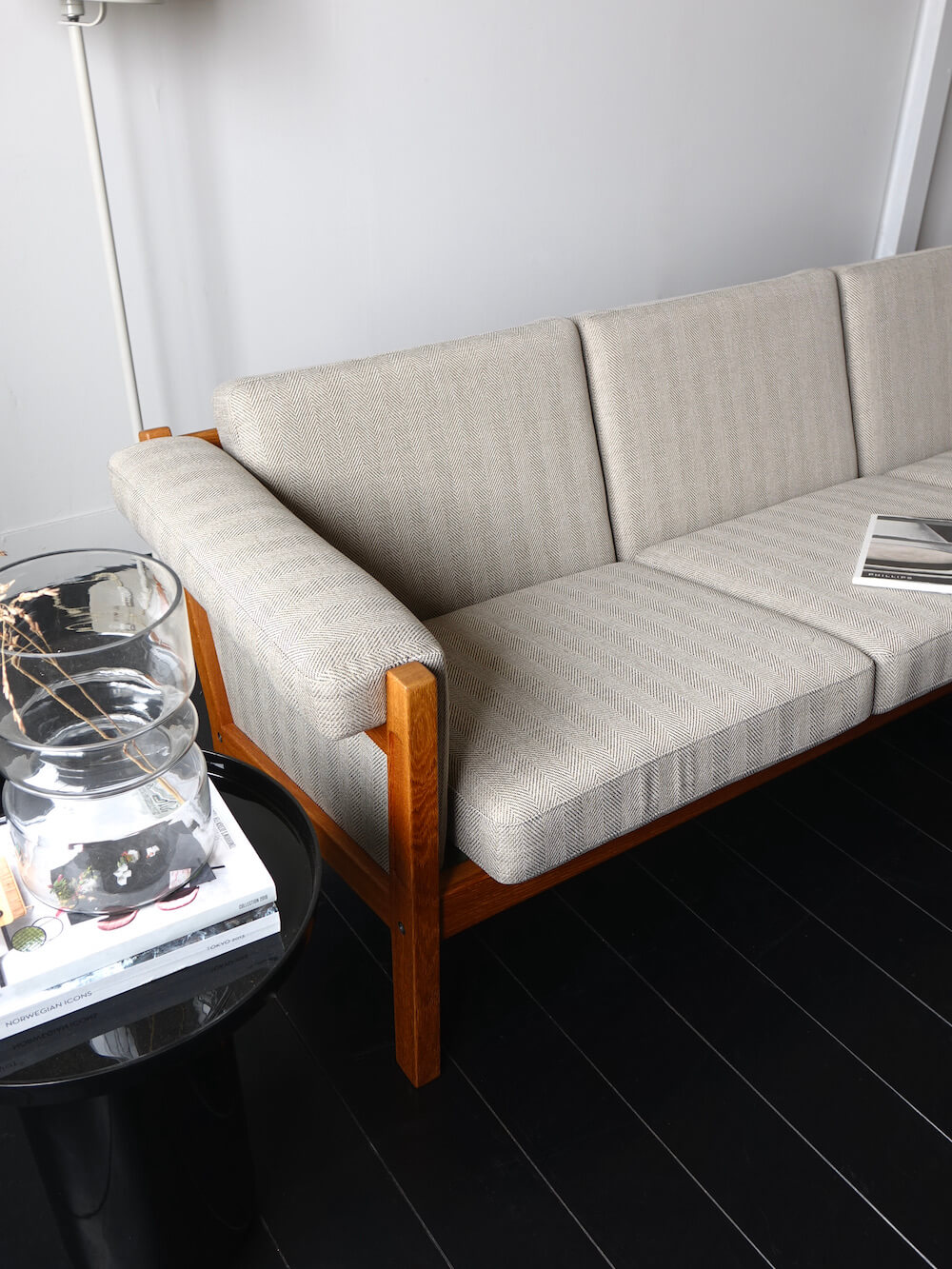 Bellbet | GE40 Sofa by Hans J. Wegner for GETAMA