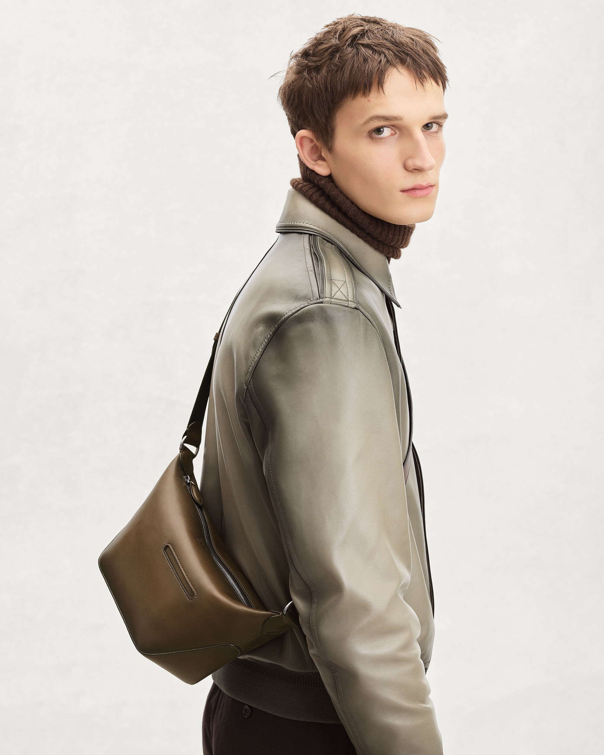 トゥジュール ソフト ジップ ホーボー XS メッセンジャー