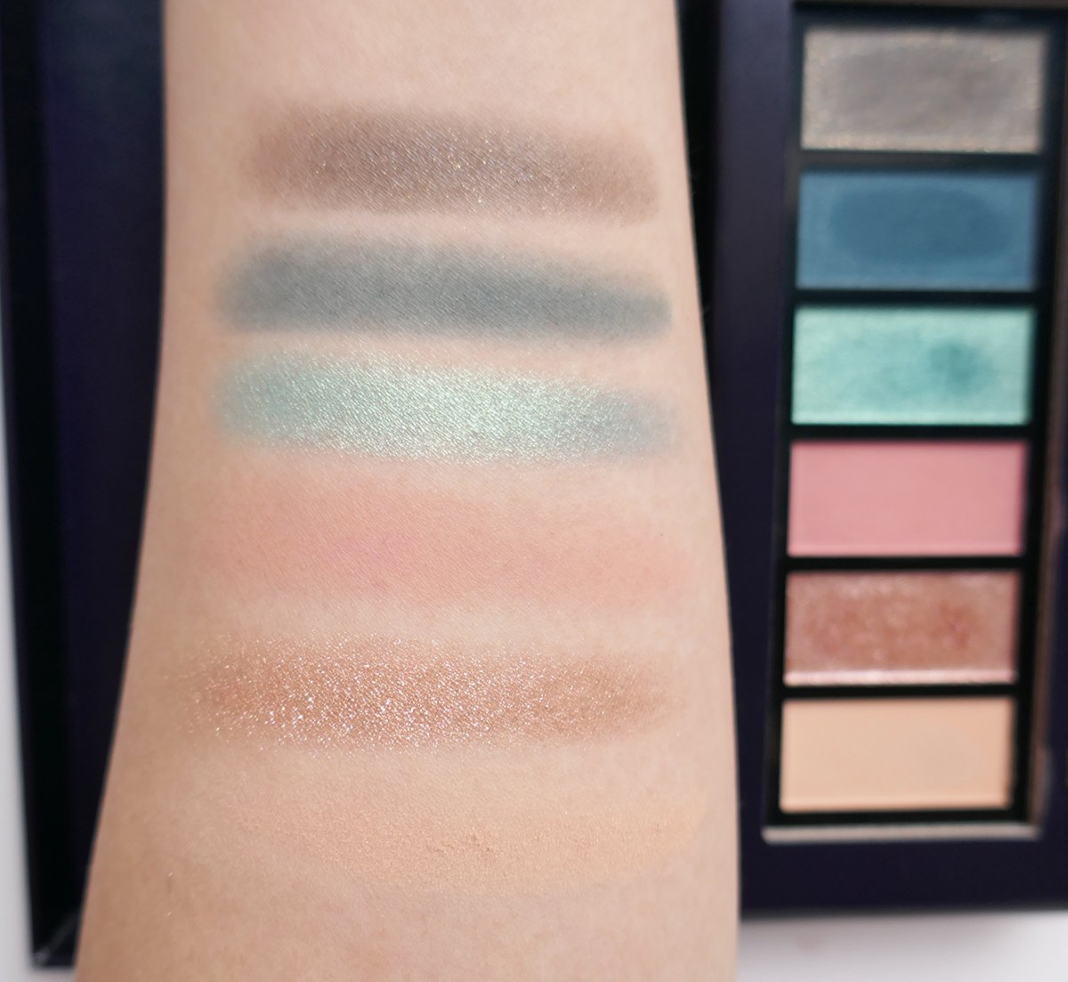 ベアミネラル×クリスマスコフレ2023】「ミネラリスト アイシャドウ」の