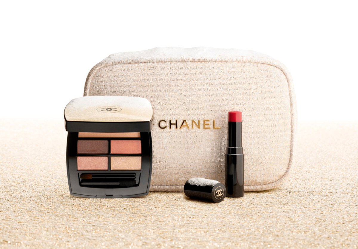 シャネルのホリデー限定セットが登場。おしゃれなポーチと人気アイテム