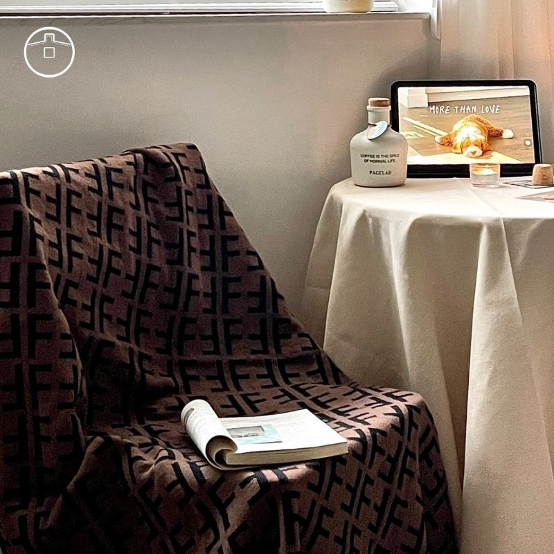 Fendi フェンディブランド 毛布 掛けブランケットブランドひざ掛け