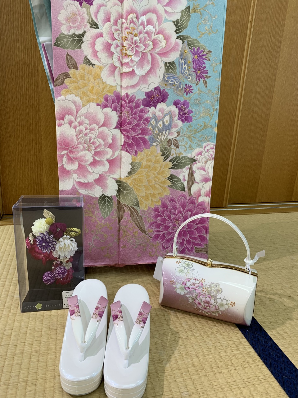 成人式振袖小物入荷しました♪草履バック・髪飾りでコーディネイトしま