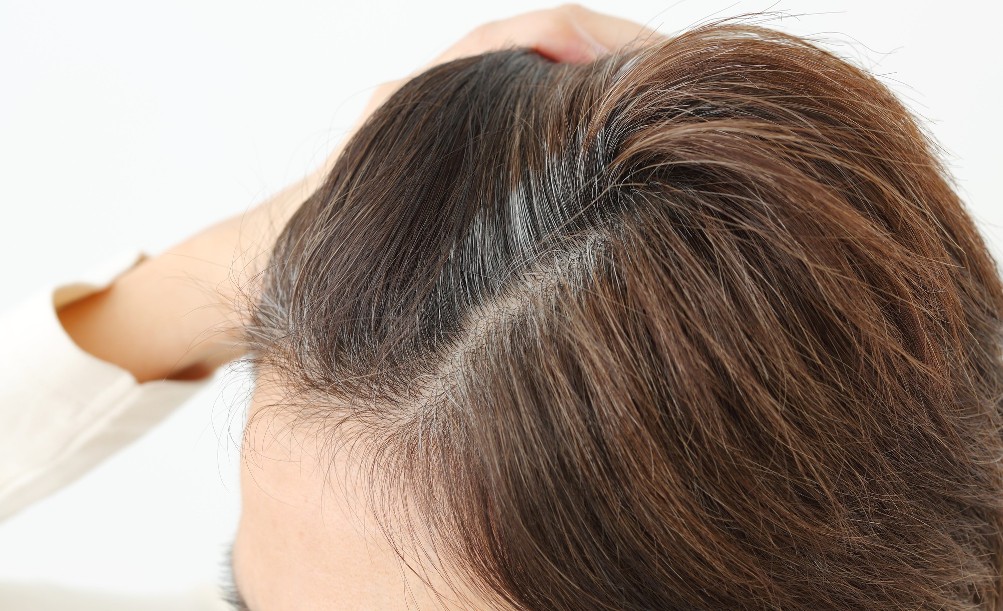 白髪の部分染めを家で上手に行うコツ！キレイなカラーを維持するには