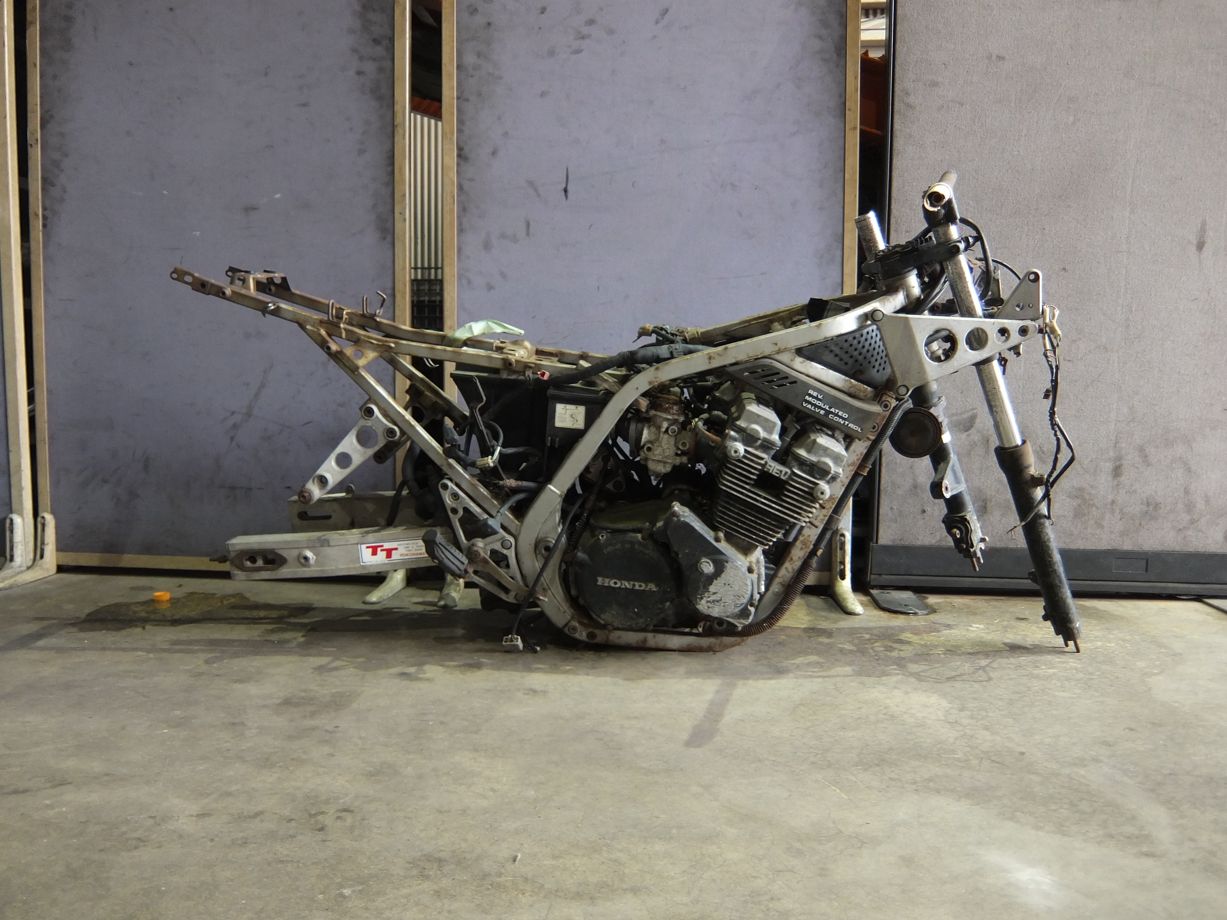 CBR400F買取査定事例【書類なしフレームに壊れたエンジンのみ】10万円