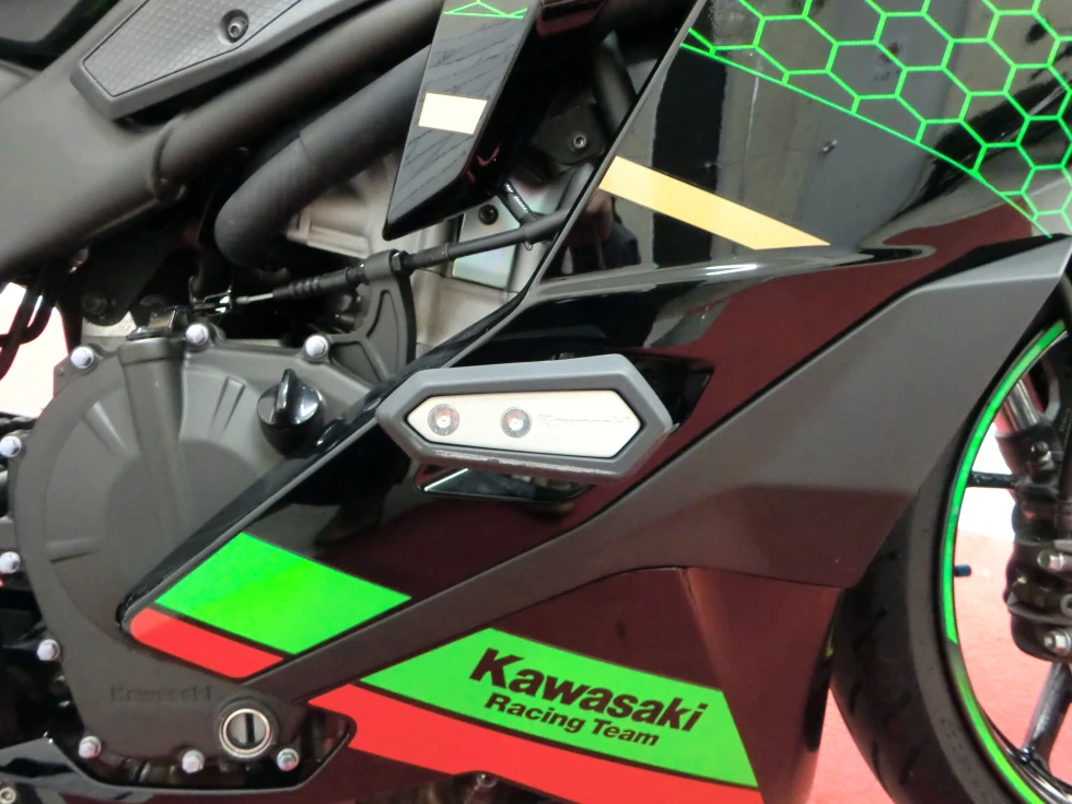 カワサキ ZX-25R SE 2021年式前後カメラドラレコ、スクリーン、マルチ