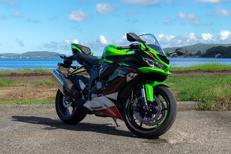 2021 Kawasaki Ninja ZX-6R ABS Sports Motorcycle - Review Specs