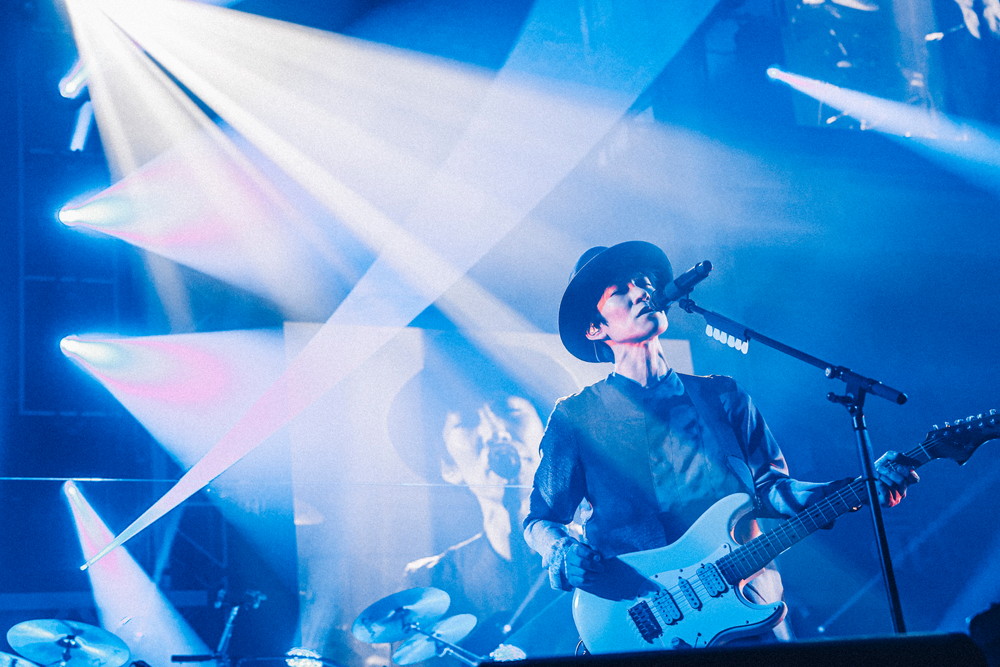 ライブレポート＞スピッツの音楽は色褪せない――新旧ナンバーで彩る