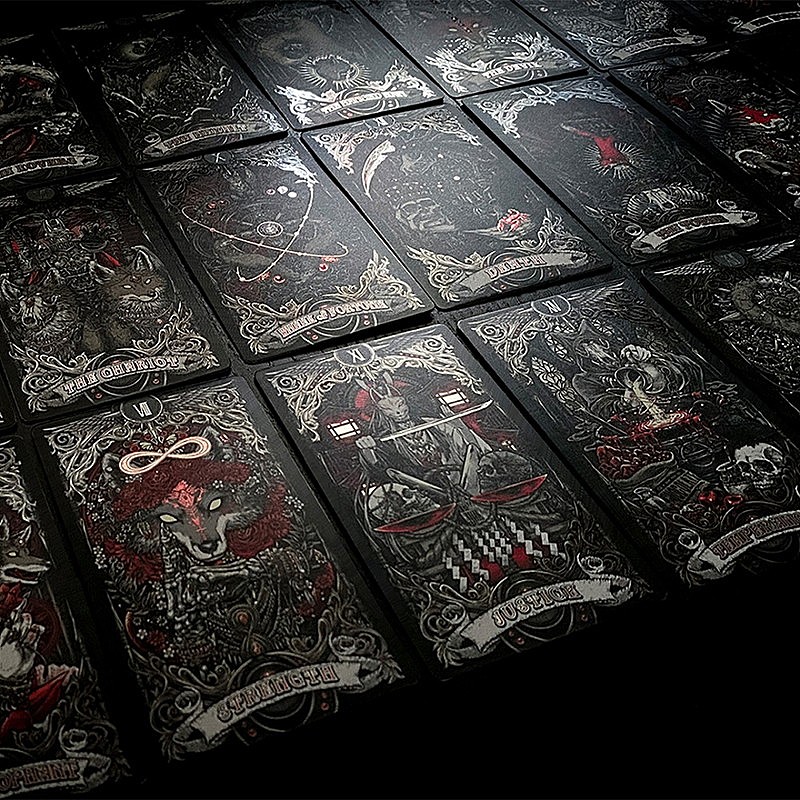 BABYMETALのタロットカード発売、アート作品としても飾れる仕上がり