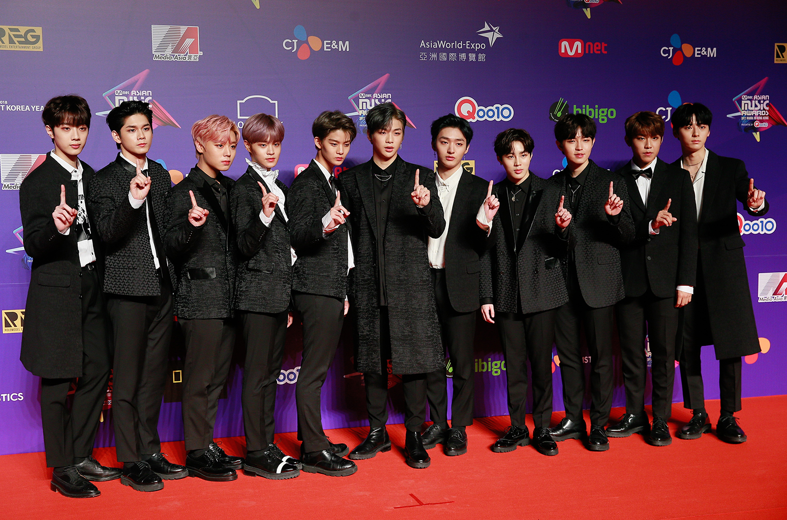 wanna-one-asian-music-awards-