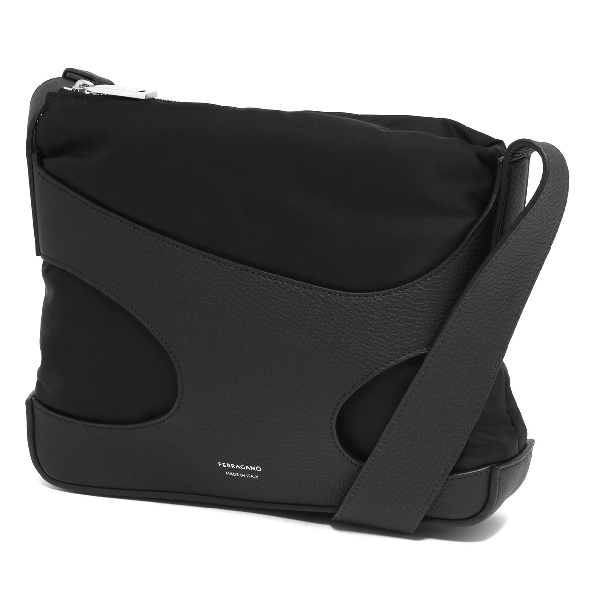 フェラガモ ショルダーバッグ/クロスボディ バッグ メンズ ブラック