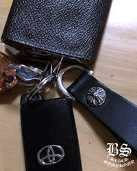 クロムハーツ Dキーリング クロス ボタン ブラック レザー お客様の声