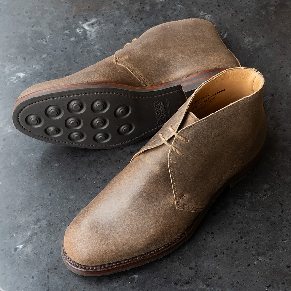クロケット＆ジョーンズ 今履くべき定番チャッカブーツ“チャートシー
