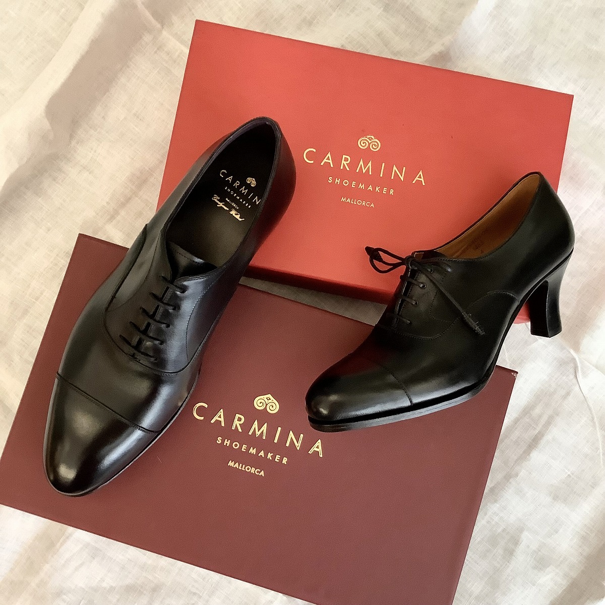 紳士淑女のための 黒のストレートチップ、カルミーナのご紹介です