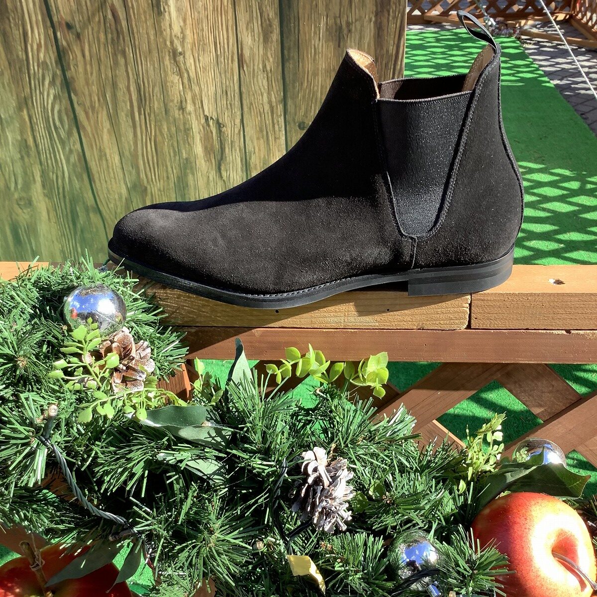 クロケット＆ジョーンズのスエードチェルシーブーツ | Trading Post