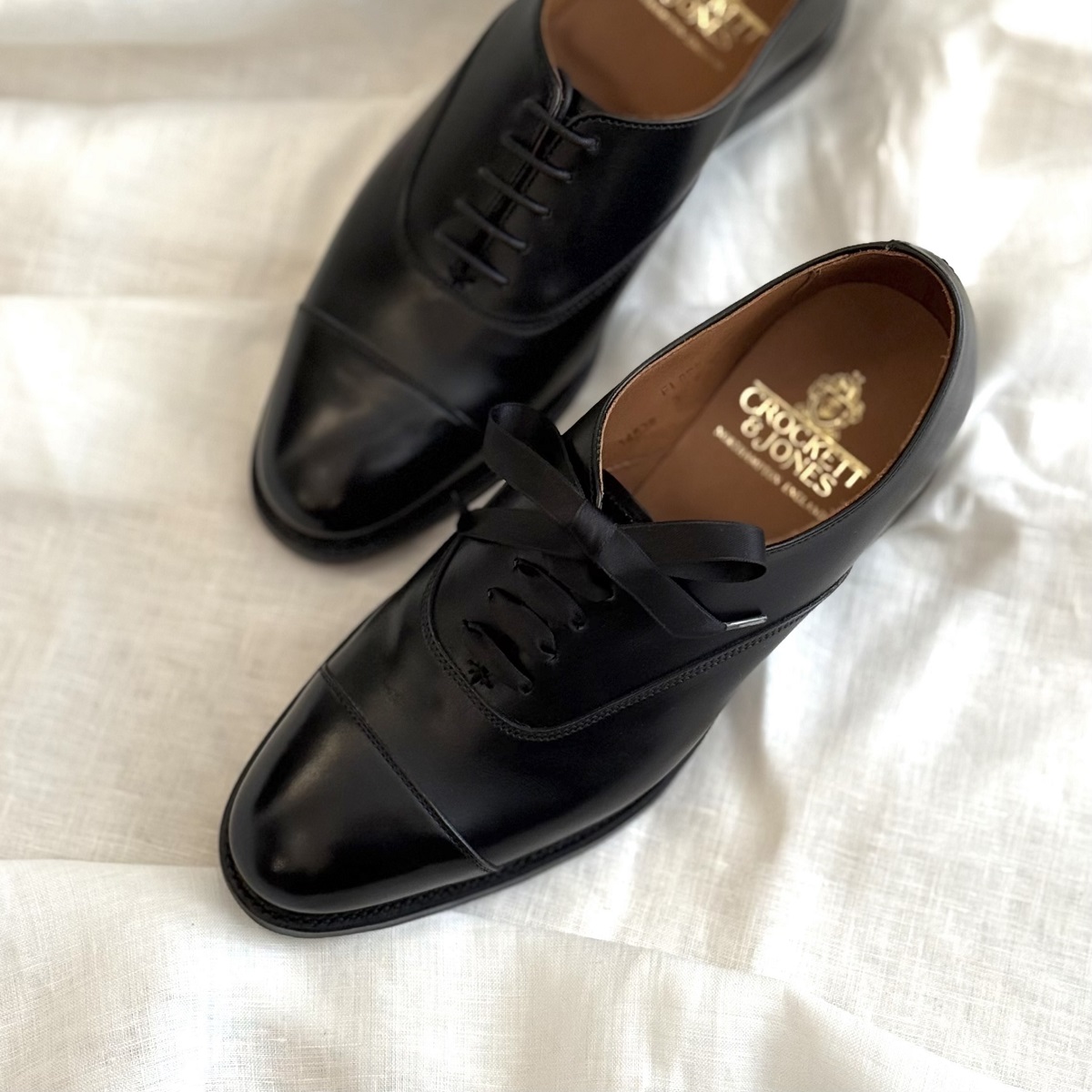 英国の老舗メーカーであるクロケット＆ジョーンズのレディース靴です