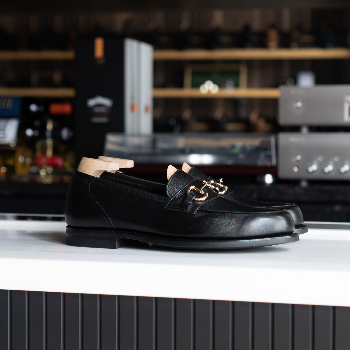 足を入れた瞬間に感じる、未体験の柔らかさ。クロケット＆ジョーンズの