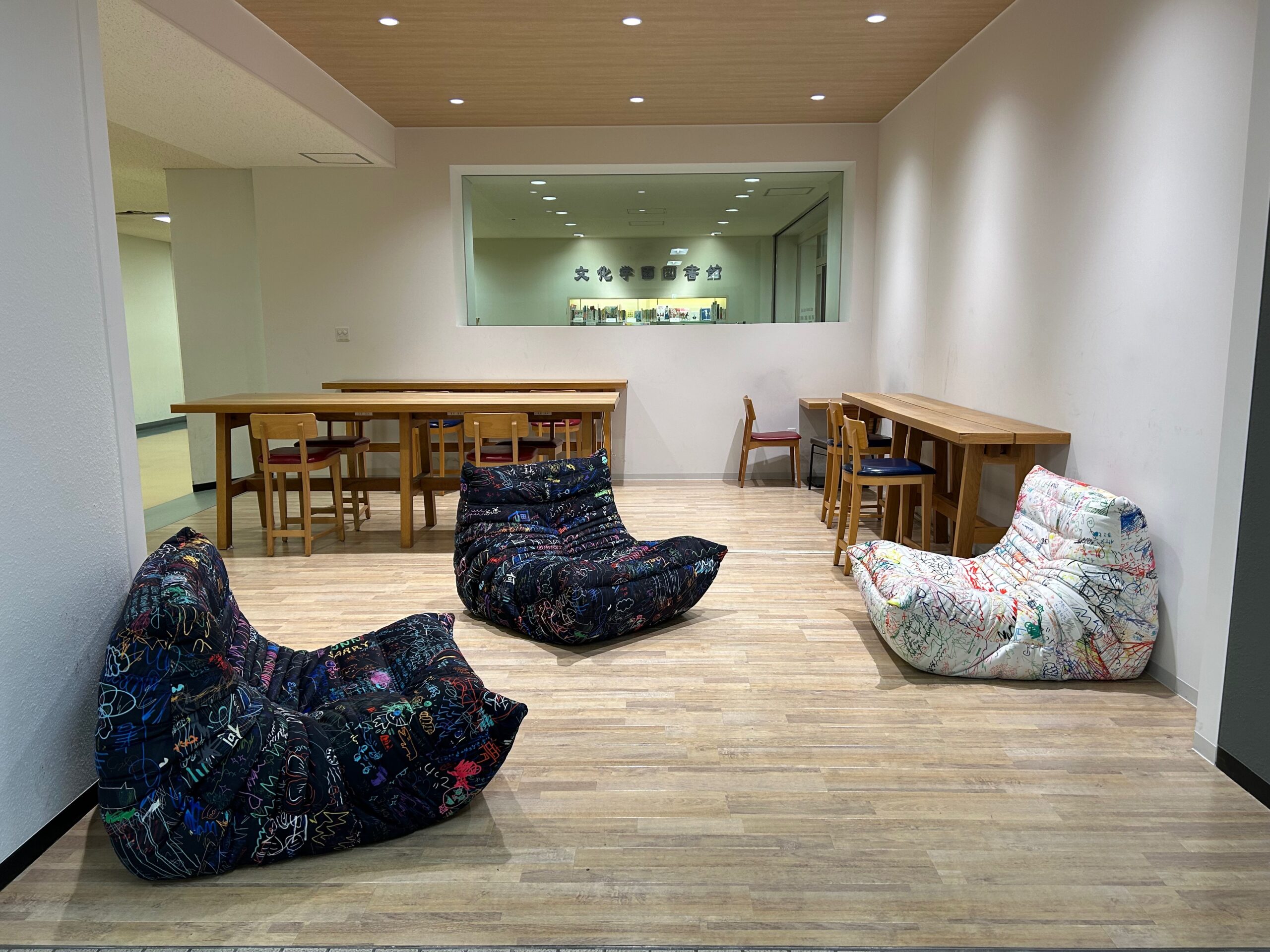 文化服装学院卒業生のアートディレクター とんだ林蘭がデザインを