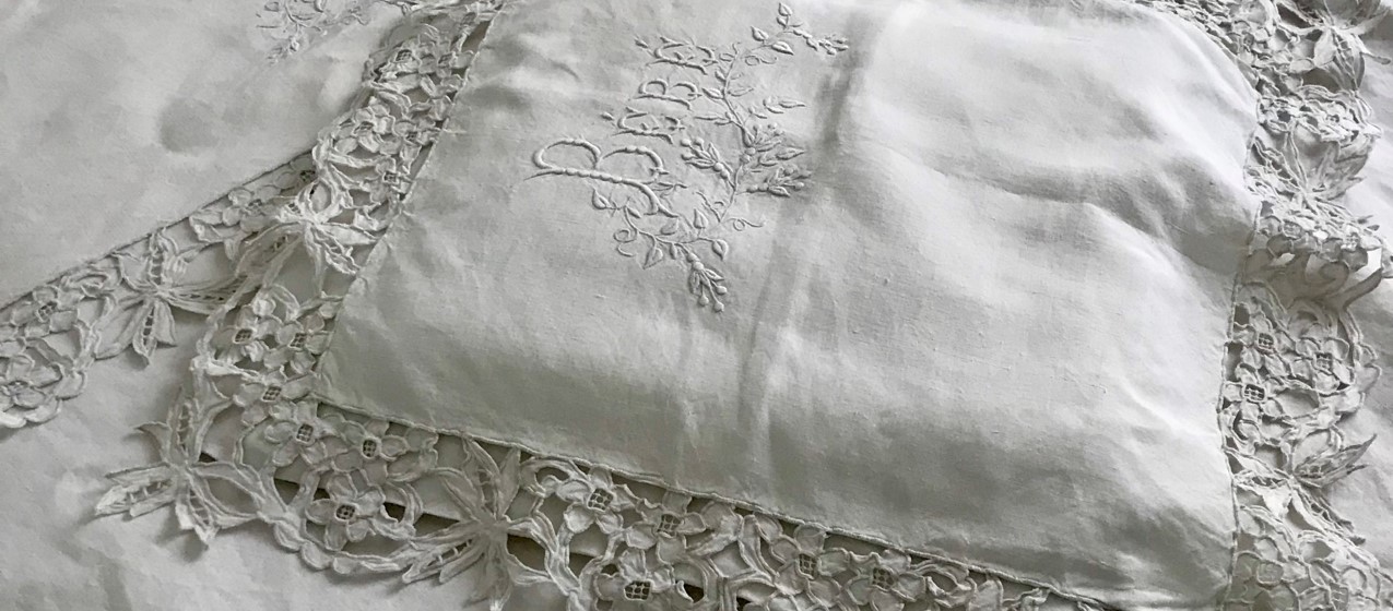 パリ発送】E1172 フランスアンティークレースハンカチ 19世紀ホワイト