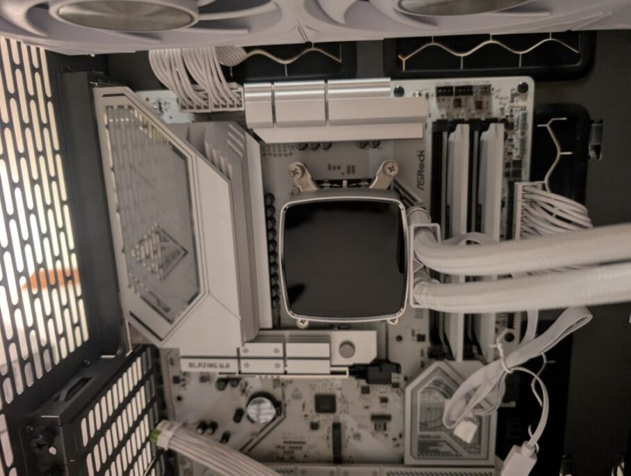 自作 デスクトップ PC RTX4060Ti搭載の自作PC！コスパ重視や白統一