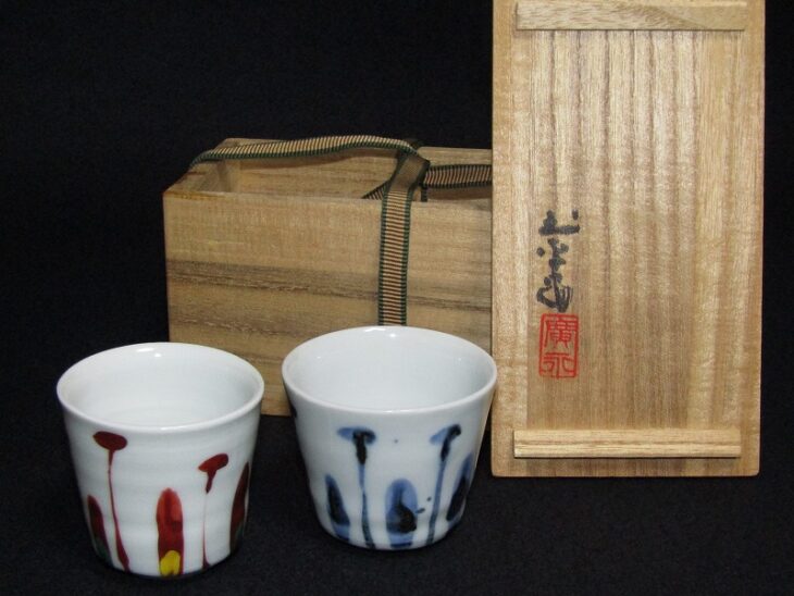 廣永窯 坪島土平 作 赤絵 染付ぐい呑 一対 | 骨董品買取・和楽器買取