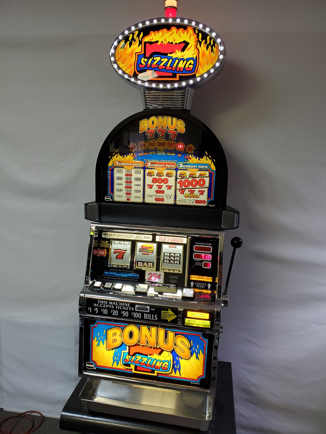 IGT BONUS SIZZLING 7s S2000 SLOT MACHINE WITH LIGHTED TOPPER AND