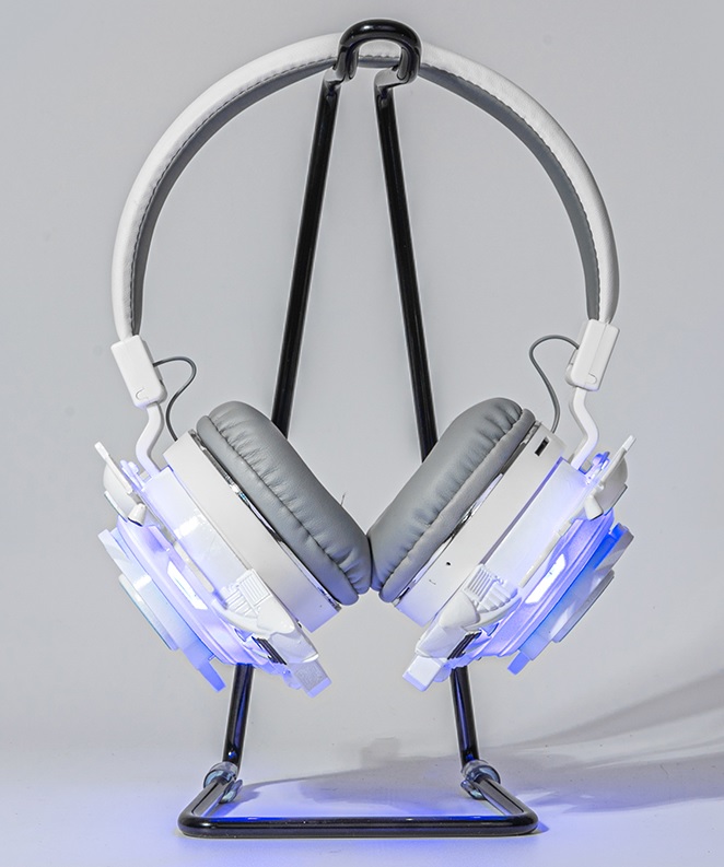 サイバーパンクNEKONEKOヘッドホン