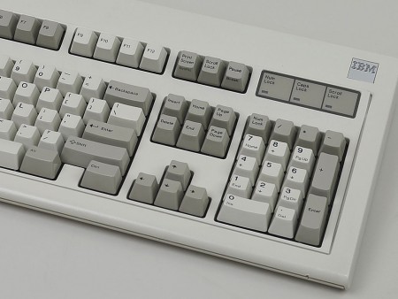 巨人IBMが生み出した至高の鍵盤“Model-M” 「1390131」の麻薬的な魅力