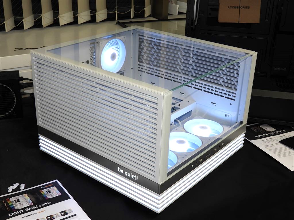 メディア向け内覧会) 上下逆さま&横置き設置にも対応する新感覚