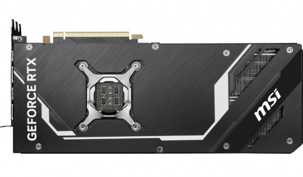 ブラックカラーのオリジナルトリプルファンクーラーを搭載するGeForce