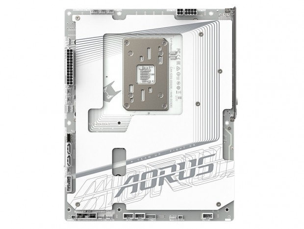 GIGABYTE、新M.2機構採用の背面コネクタマザーボード「X870 AORUS