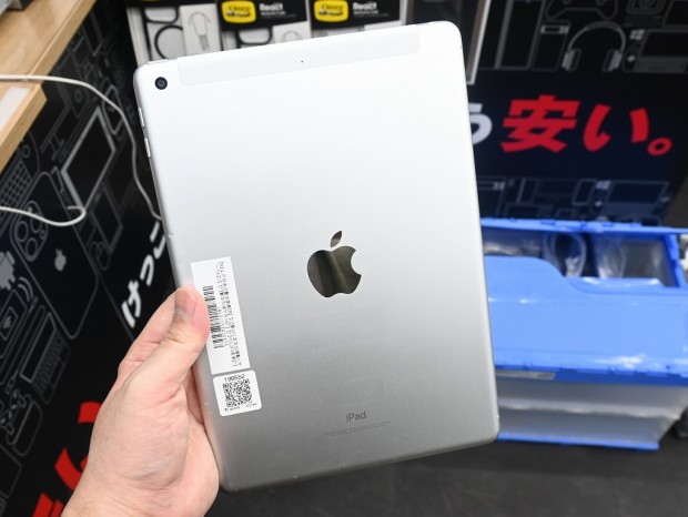 お買い得中古品情報) 換装すれば劇的復活？液晶割れiPadを通常ジャンク