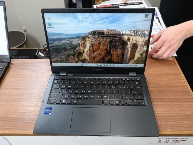 お買い得中古品情報) 第12世代i5＆メモリ16GB搭載のフルHDノート