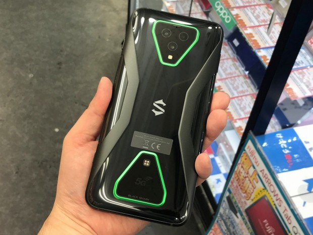 90Hz有機ELやサンドイッチ液冷採用、最新ゲーミングスマホ「Black