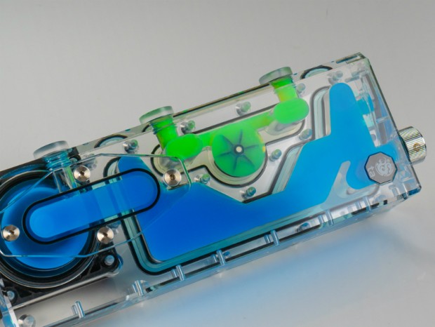 Bitspower、ラジエターに装着できるアクリルリザーバータンク「XYZ