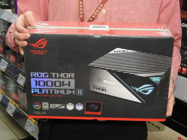 魅せるボディと驚異の内部構造をもつゲーミング電源、ASUS「ROG-THOR