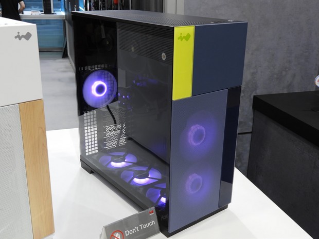 COMPUTEX：In Win本命「300番」の流れをくむミドルタワーPCケース「F5
