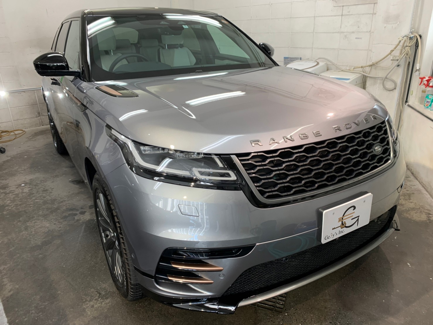 ランドローバー レンジローバー ヴェラール プレミアム洗車 / フロント